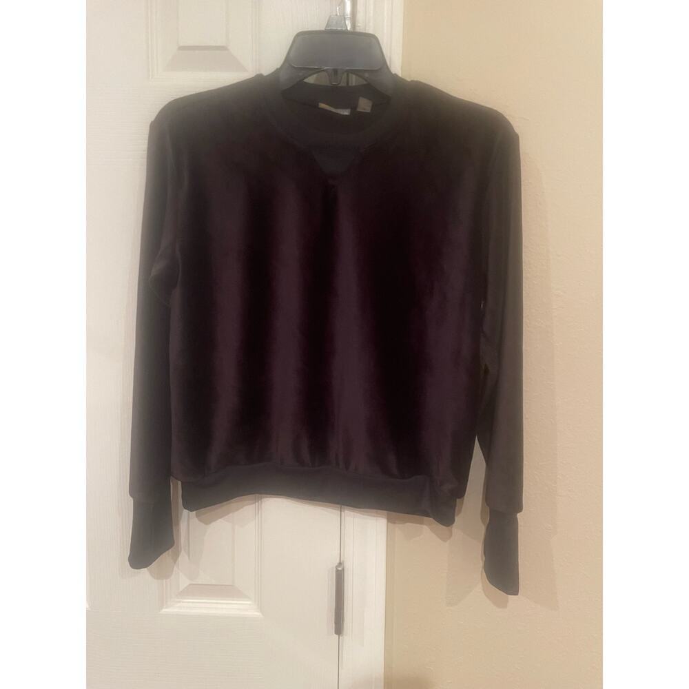 Zella long sleeve pullover in black ribbed velour knit, band at cuffs/waist, A15